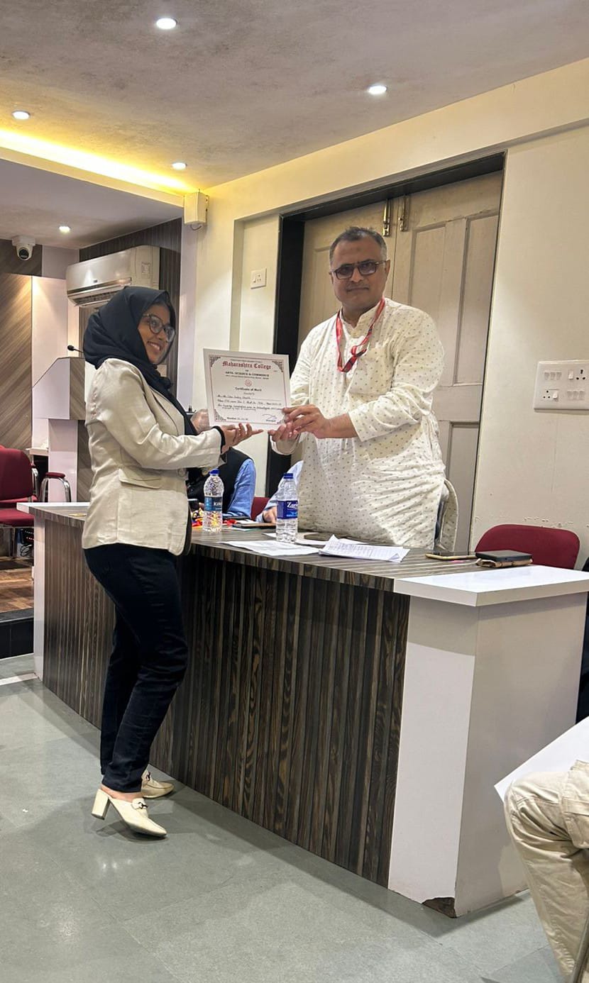 Soha receiving an award